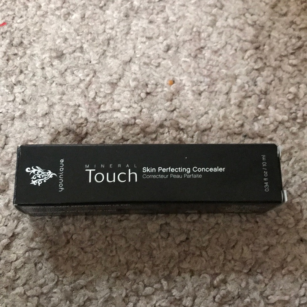 Younique mineral touch concealer